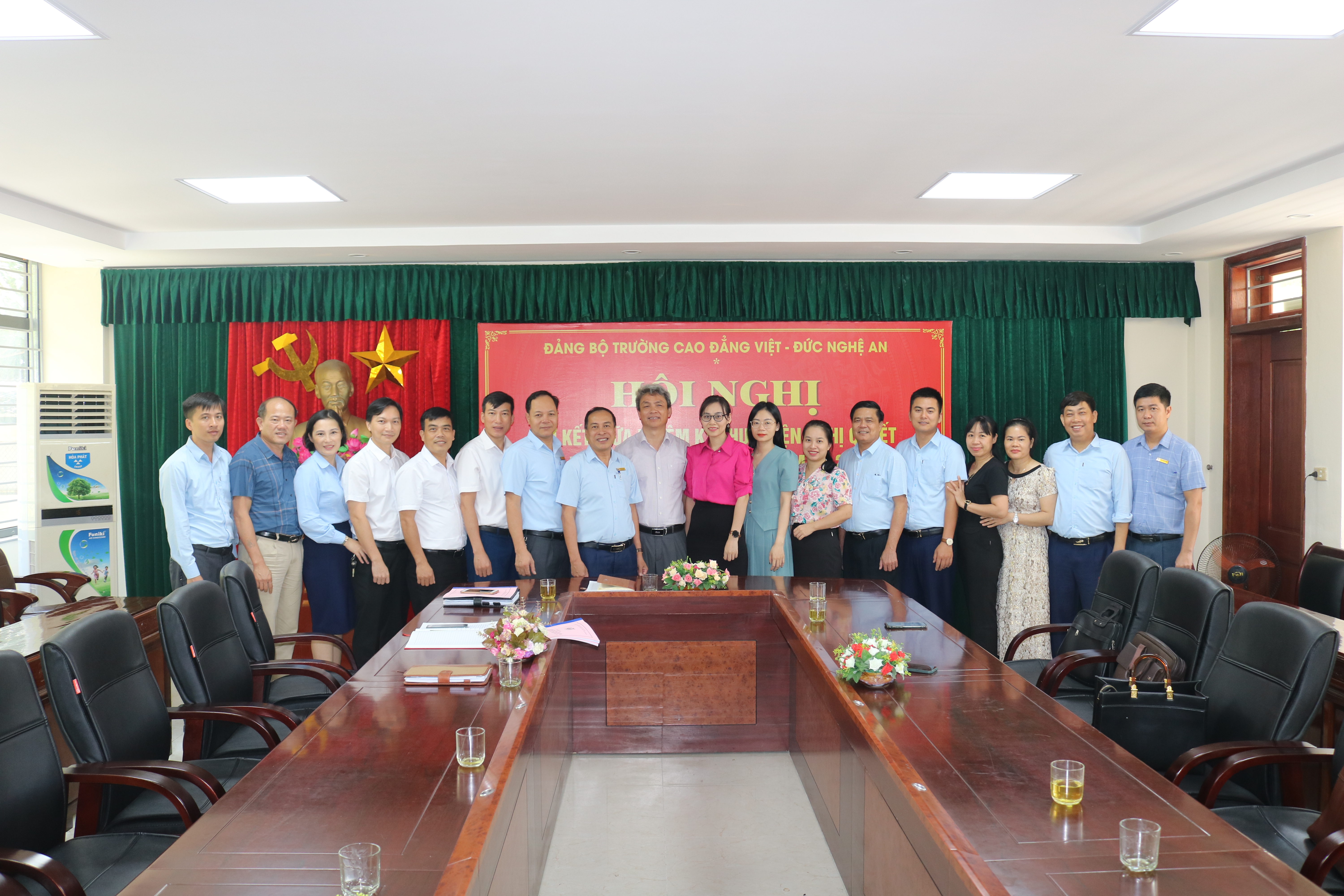 HỘI NGHỊ SƠ KẾT THỰC HIỆN NGHỊ QUYẾT ĐẠI HỘI ĐẢNG BỘ TRƯỜNG CAO ĐẲNG VIỆT – ĐỨC NGHỆ AN GIỮA NHIỆM KỲ 2020 – 2025