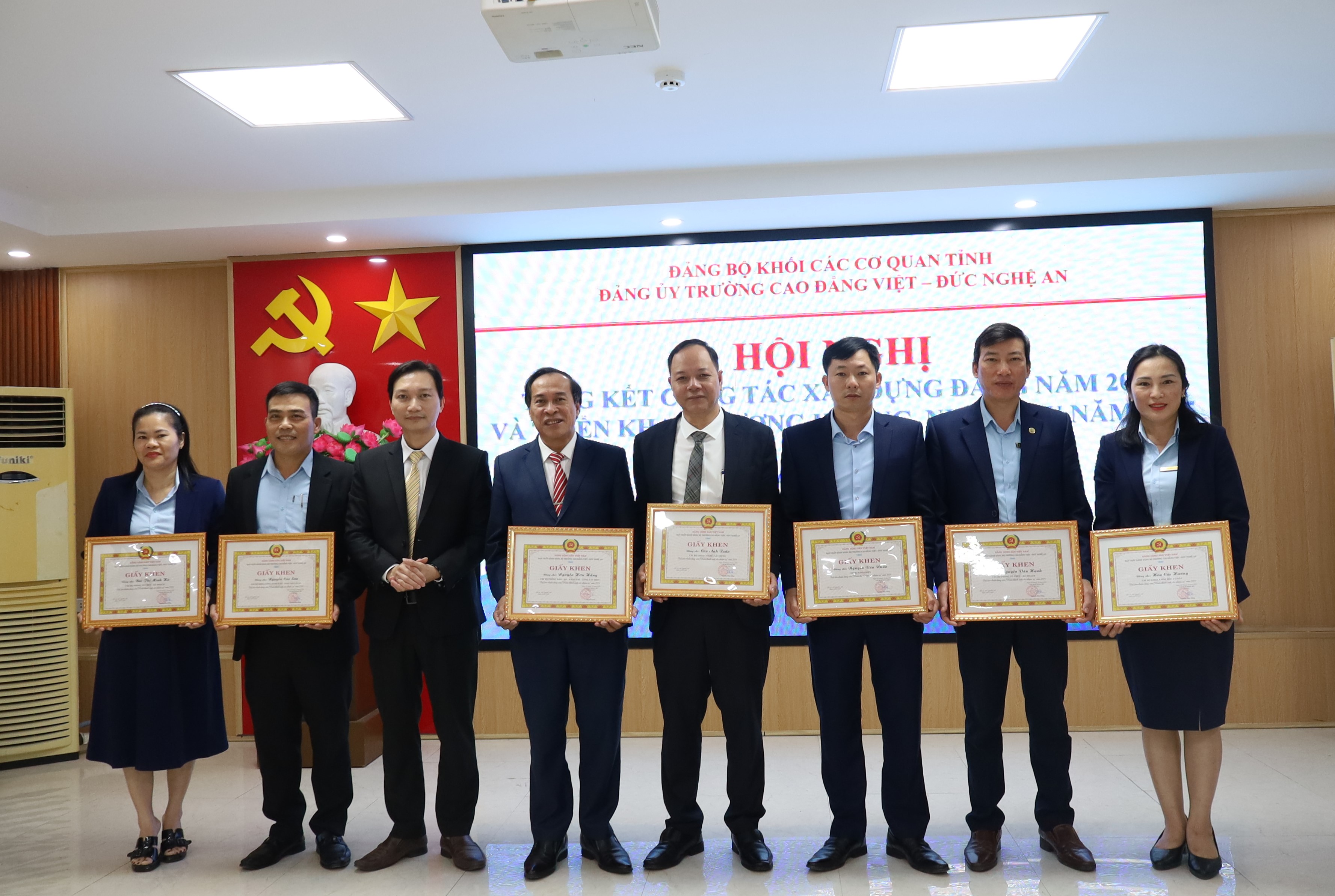  Đảng bộ Trường Cao đẳng Việt – Đức Nghệ An tổ chức Hội nghị Tổng kết công tác xây dựng Đảng năm 2024 và triển khai phương hướng nhiệm vụ năm 2025