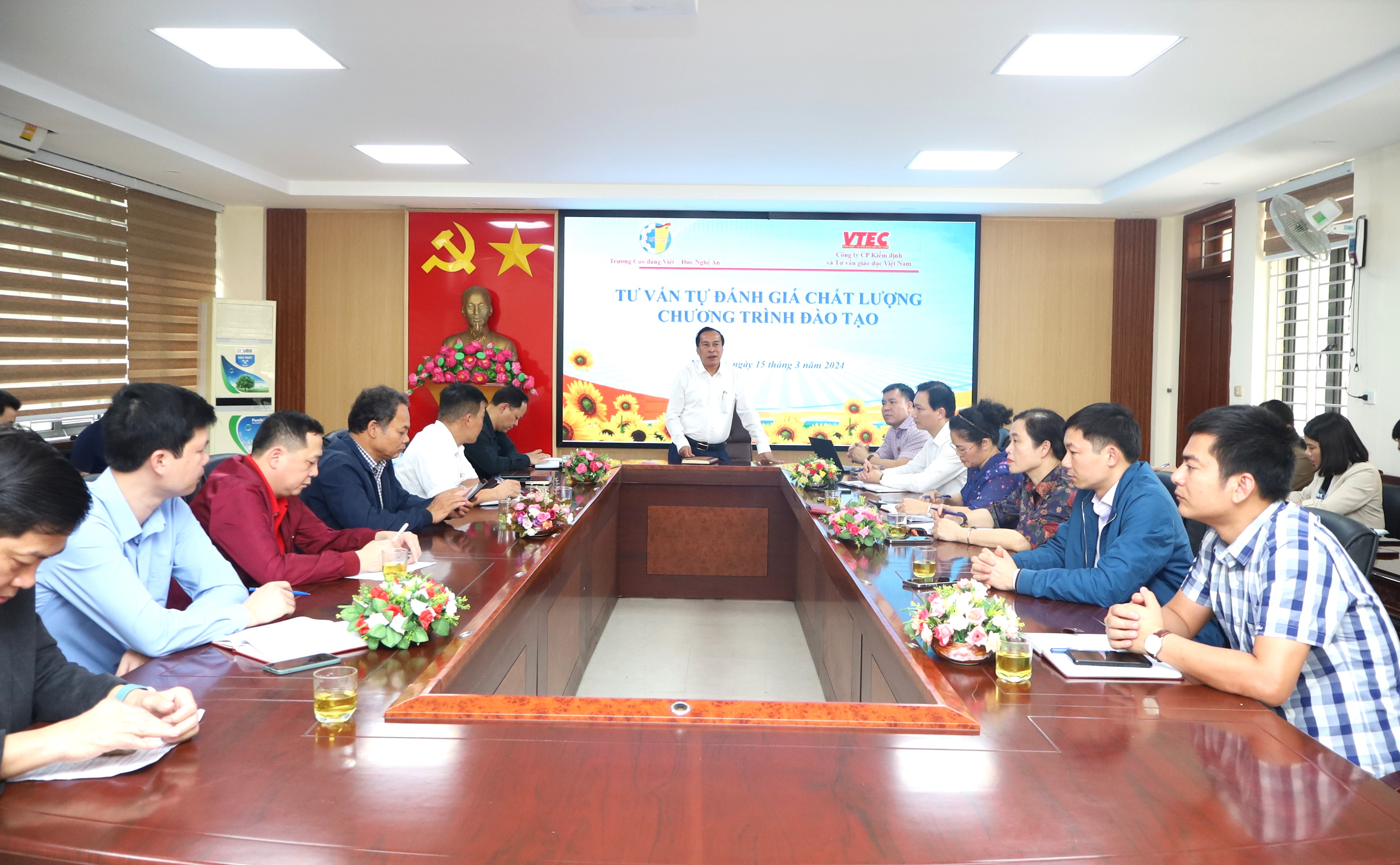 Trường Cao đẳng Việt – Đức Nghệ An tổ chức Hội nghị tập huấn công tác tự đánh giá chất lượng chương trình đào tạo các nghề đầu tư trọng điểm