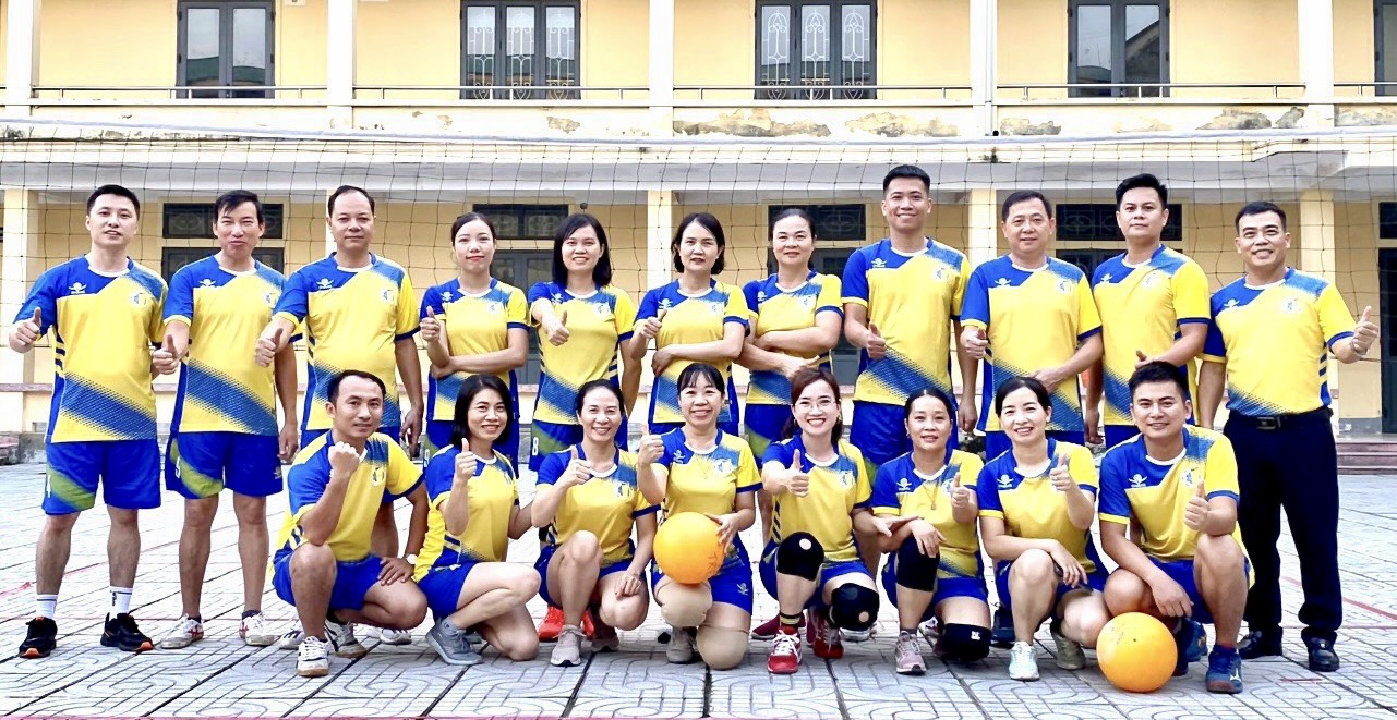 Đoàn thể thao Công đoàn Trường Cao đẳng Việt – Đức Nghệ An tham gia Giải Bóng chuyền hơi nam nữ do Liên đoàn Lao động Thành phố Vinh tổ chức