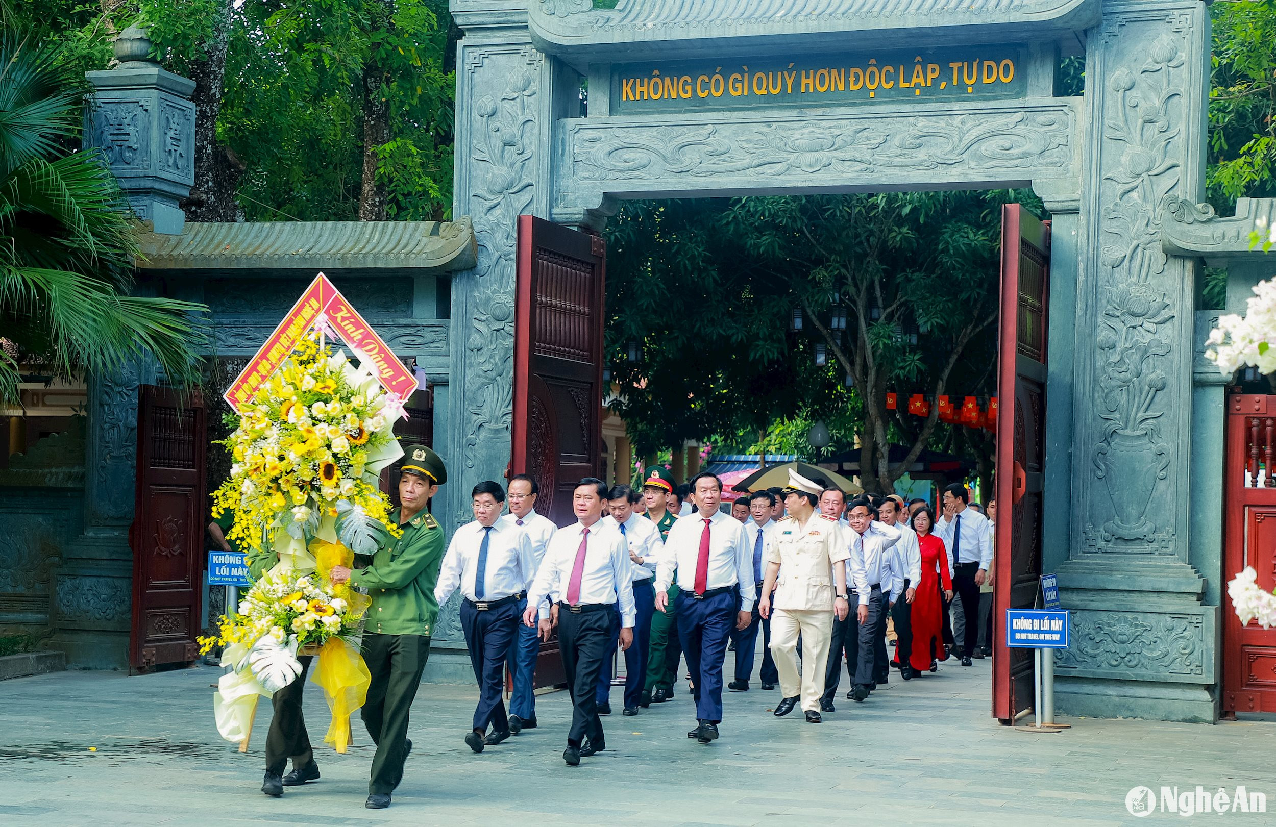Lãnh đạo tỉnh Nghệ An dâng hoa, dâng hương tưởng niệm Chủ tịch Hồ Chí Minh nhân kỷ niệm 79 năm Quốc khánh 2/9