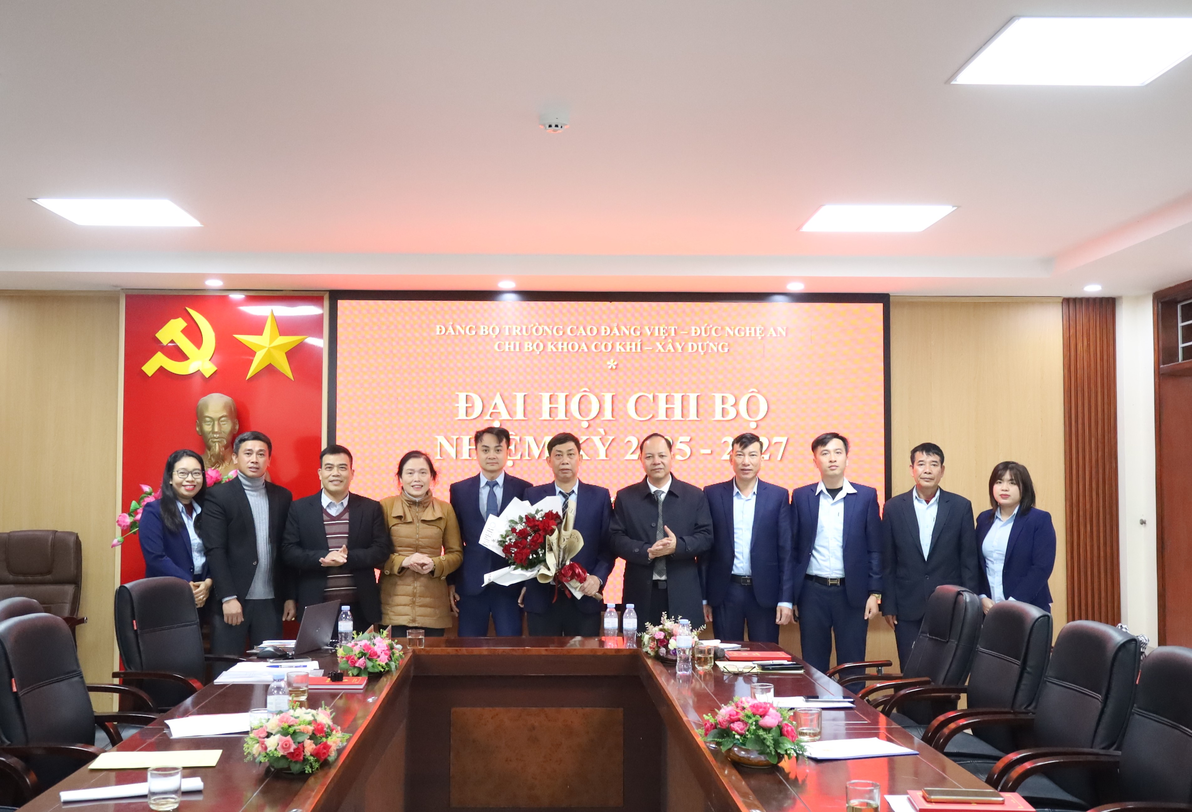 Chi bộ khoa Điện; Chi bộ khoa Khoa học cơ bản và Chi bộ khoa Cơ khí – Xây dựng tổ chức thành công Đại hội chi bộ, nhiệm kỳ 2025 – 2027