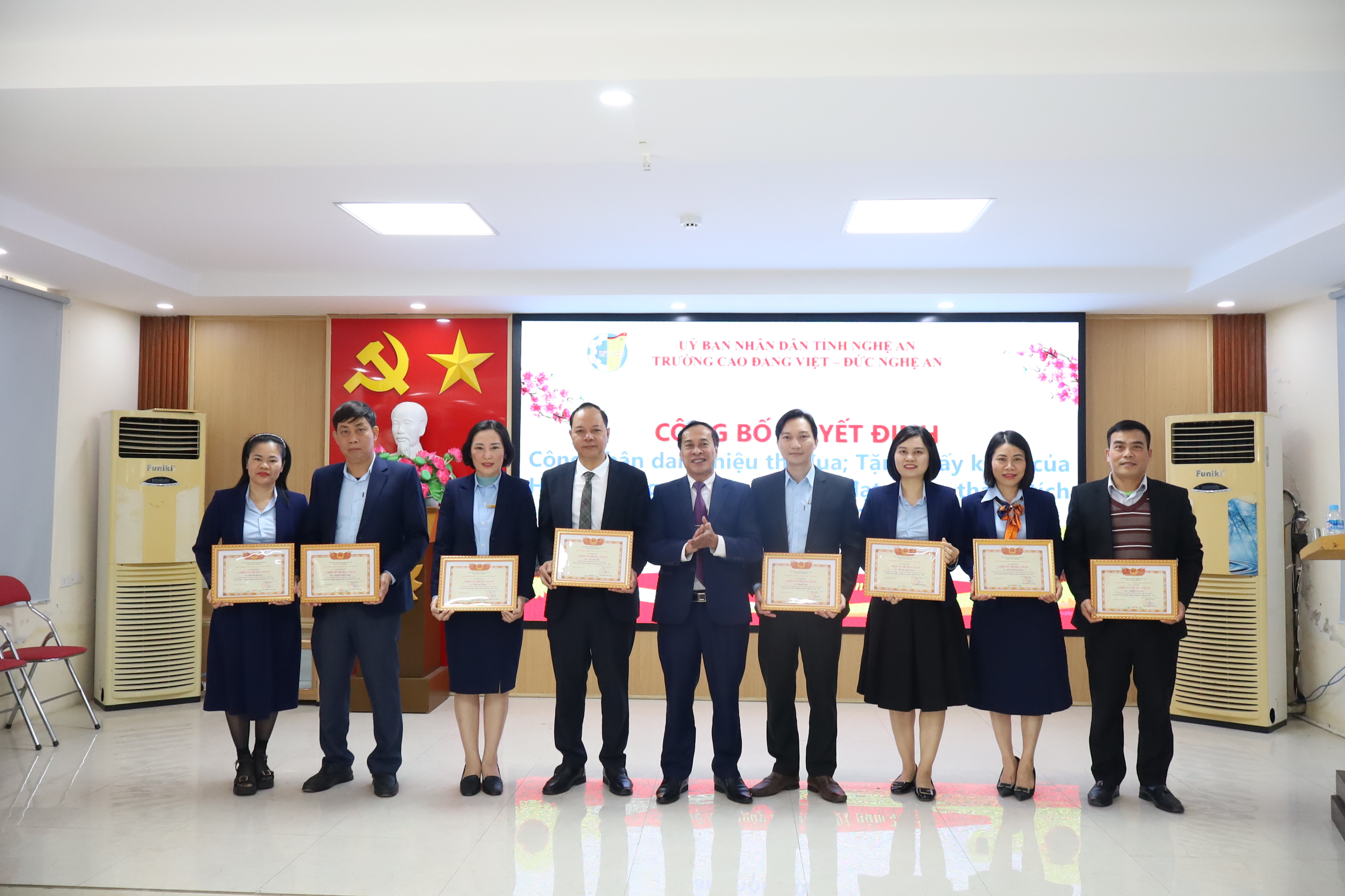 Trường Cao đẳng Việt – Đức Nghệ An tổ chức Hội nghị cán bộ, viên chức, người lao động và phát động phong trào thi đua năm 2025