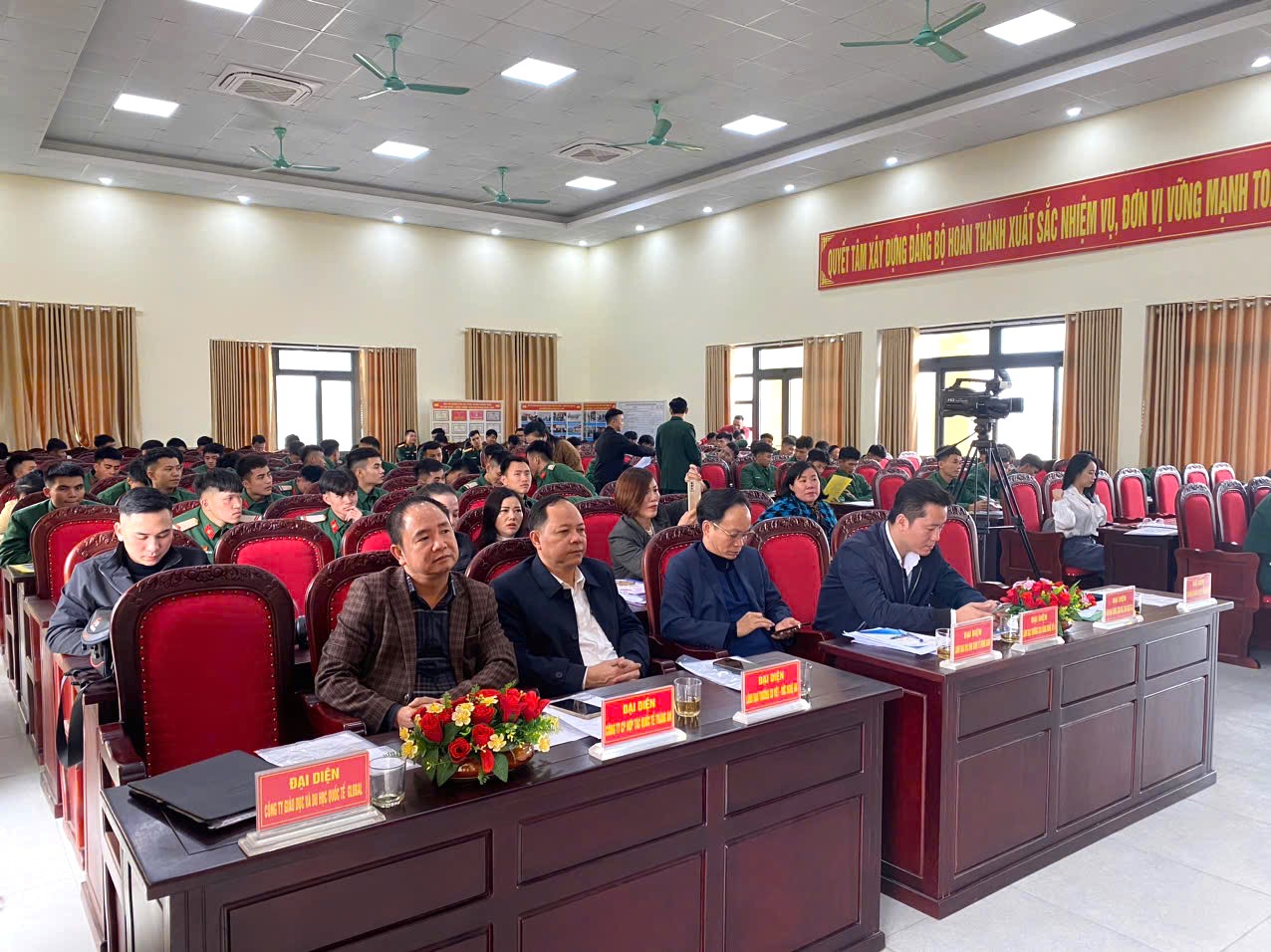 Trường Cao đẳng Việt – Đức Nghệ An tham dự tọa đàm, tư vấn tuyển sinh, hướng nghiệp cho quân nhân hoàn thành nghĩa vụ quân sự năm 2025