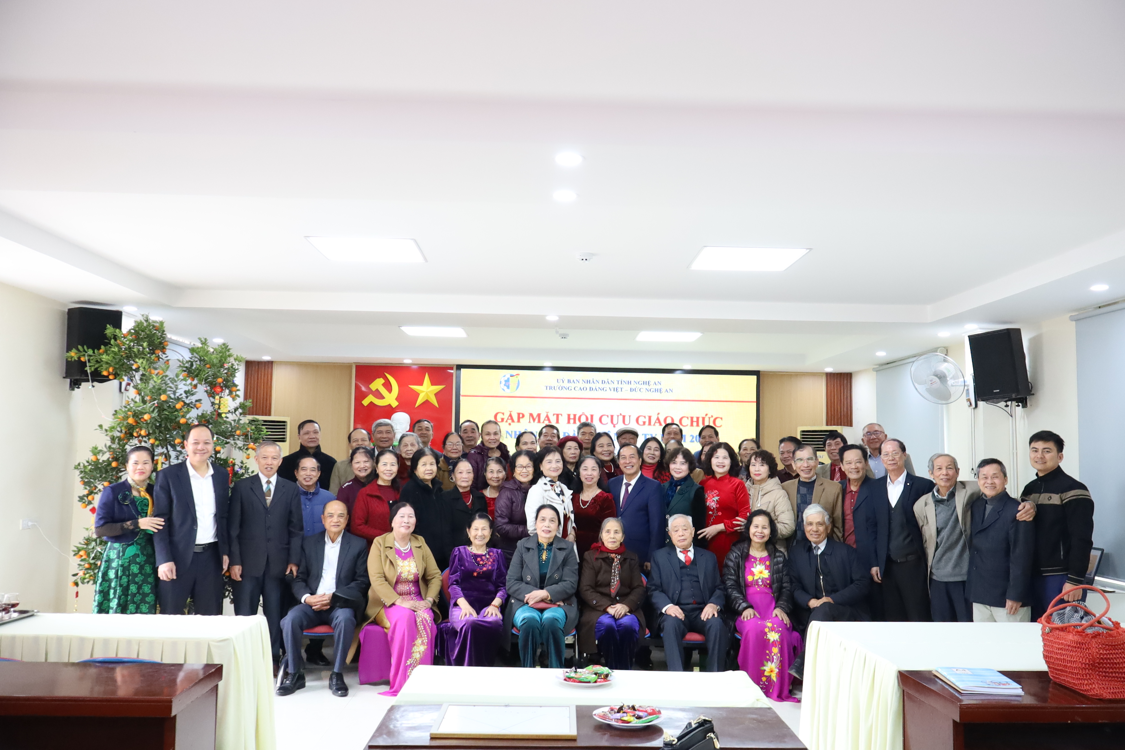 Trường Cao đẳng Việt – Đức Nghệ An tổ chức gặp mặt Hội Cựu giáo chức đầu xuân Ất Tỵ 2025