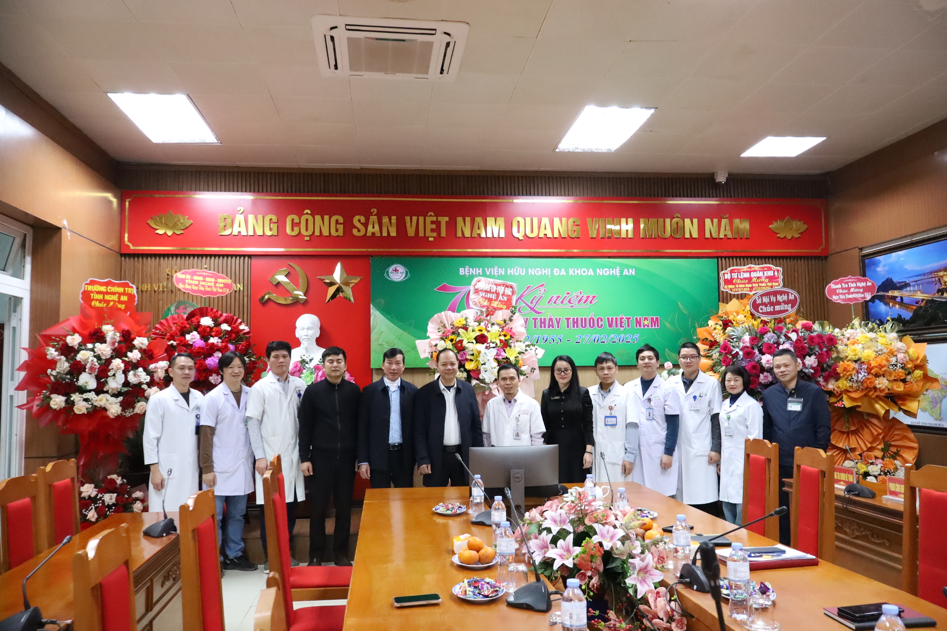 Trường Cao đẳng Việt – Đức Nghệ An thăm và chúc mừng các cơ sở Y tế nhân dịp kỷ niệm 70 năm Ngày Thầy thuốc Việt Nam 27/02