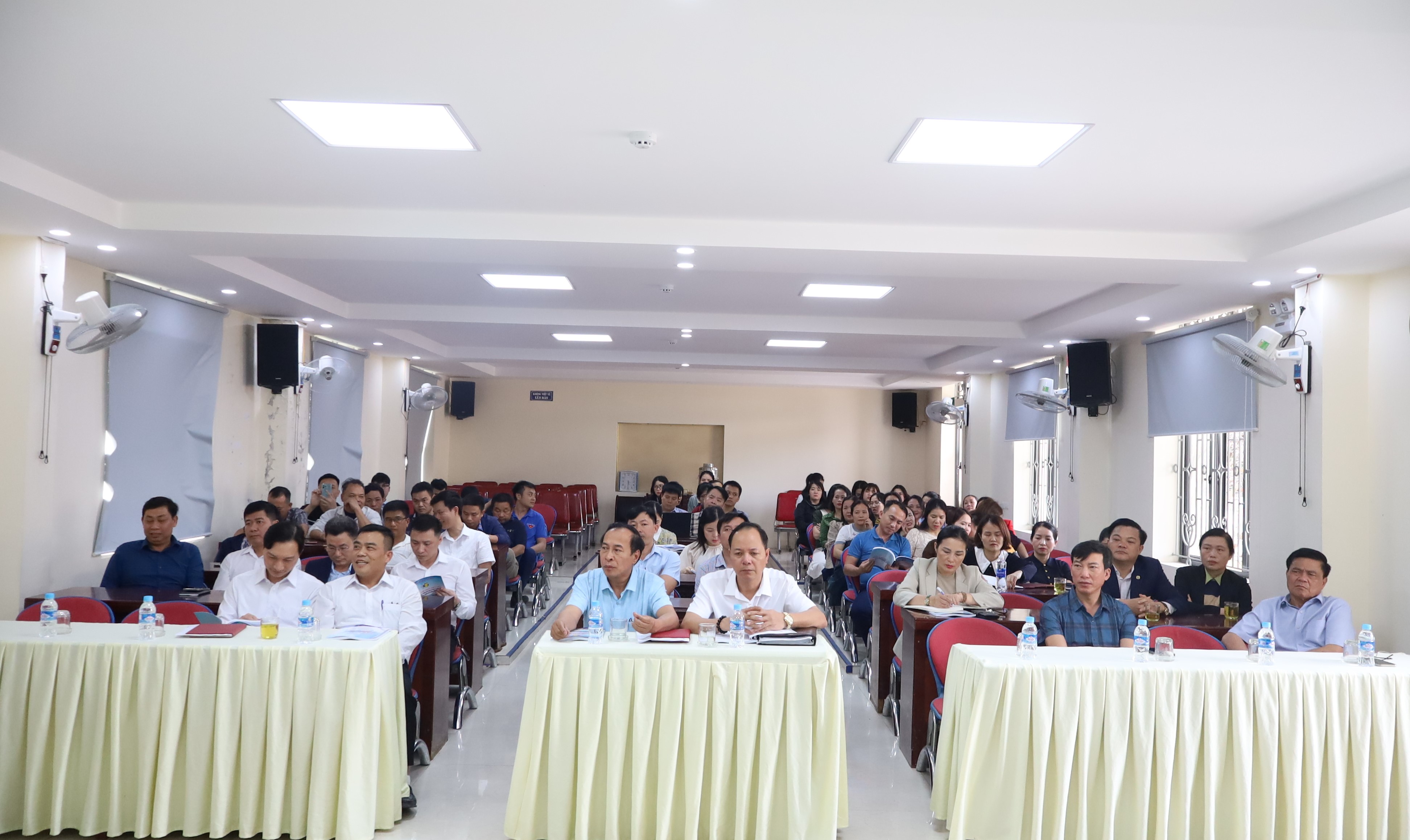 Trường Cao đẳng Việt – Đức Nghệ An tổ chức Hội thảo Khoa học năm 2025 với Chủ đề “Nâng cao chất lượng đào tạo và Quản lý học sinh sinh viên trong bối cảnh hiện nay”