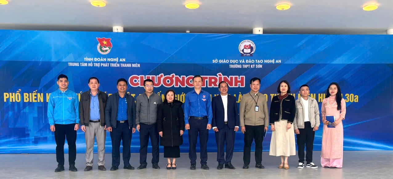 Trường Cao đẳng Việt – Đức Nghệ An tư vấn học nghề, hướng nghiệp cho học sinh Trường Trung học phổ thông huyện Kỳ Sơn